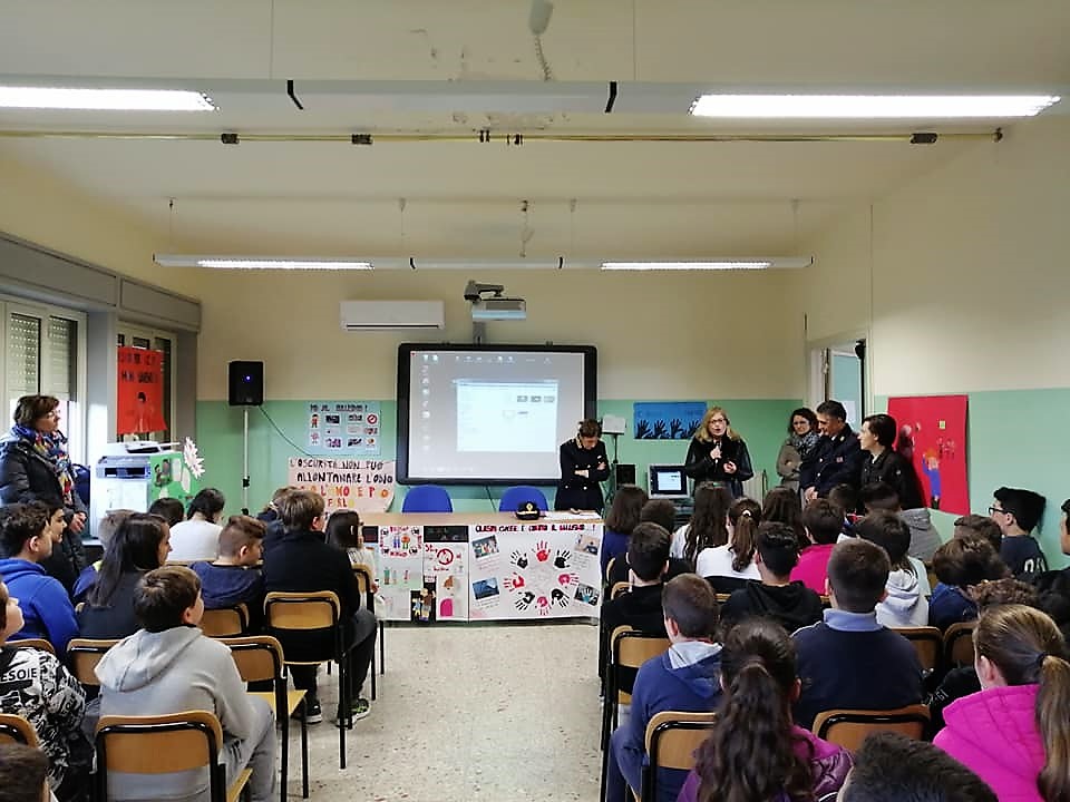 Alla presenza del Dirigente scolastico, Prof.ssa Eleonora Corrado, che ha dato il benvenuto a noi alunni