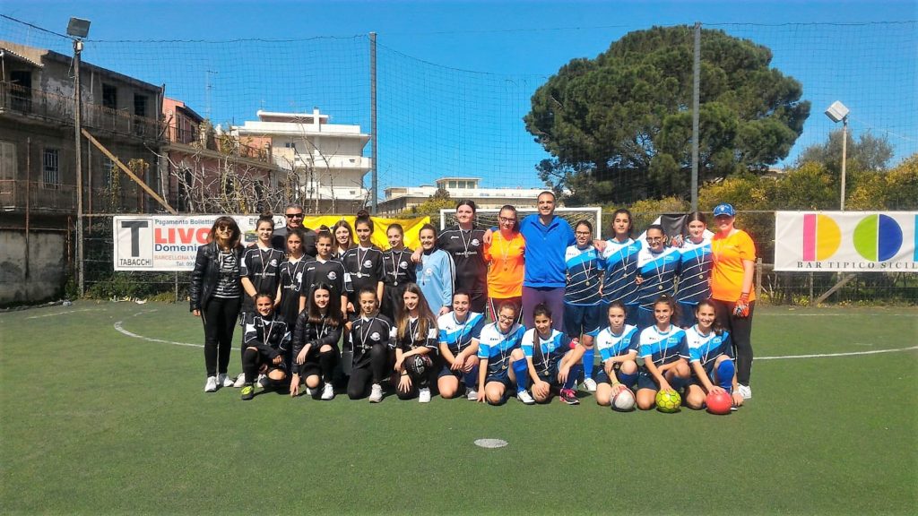 Lo scorso 11 marzo noi ragazze della squadra femminile di calcio a 5 della scuola media Zirilli abbiamo disputato la finale provinciale a Barcellona contro la squadra della scuola D’Alcontres.