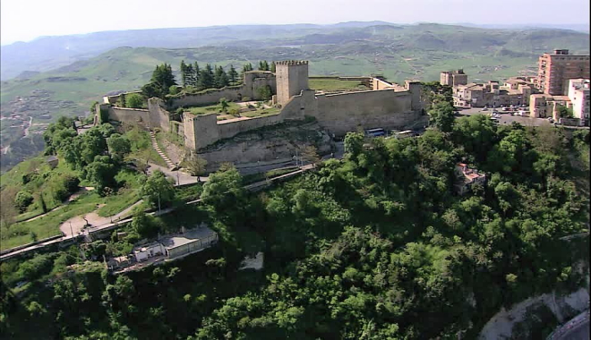 Il "Castello di Lombardia" simbolo della città di Enna