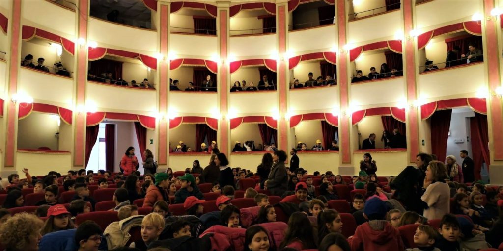 Conferenza per sensibilizzare gli studenti alla salvaguardia del territorio.