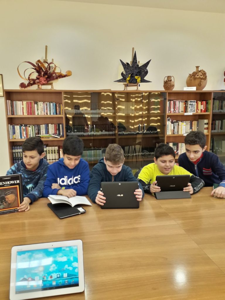 La “Bibliotec@Arcobaleno” dell'Istiuto Comprensivo  Foscolo