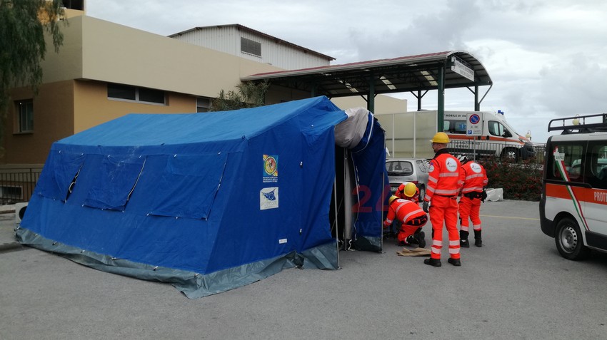 Onore agli “eroi” della sanità barcellonese, città in prima linea nell’emergenza Covid-19